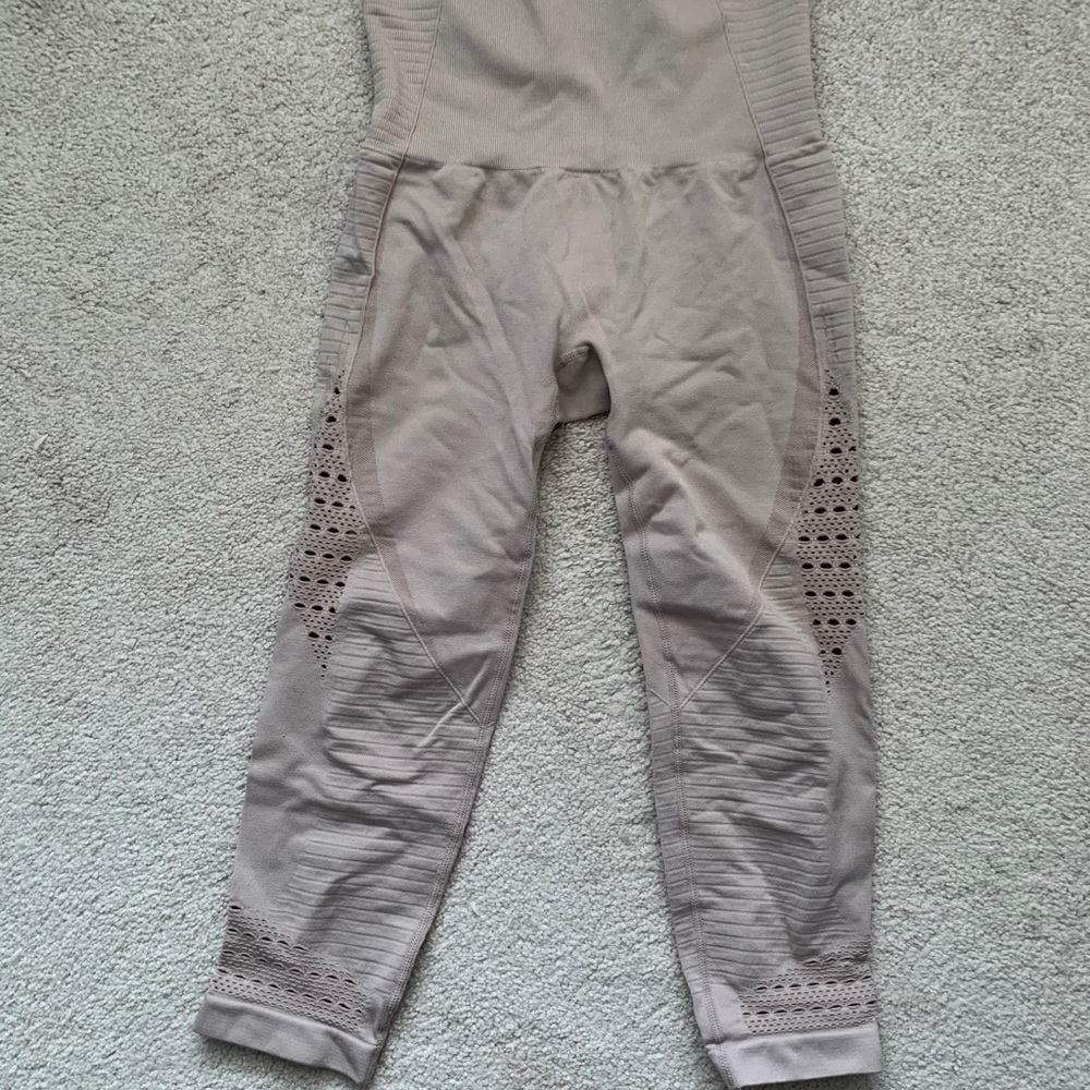 *SOLD* Gymshark Energy Seamless Cropped Leggings - Picture 4 of 5